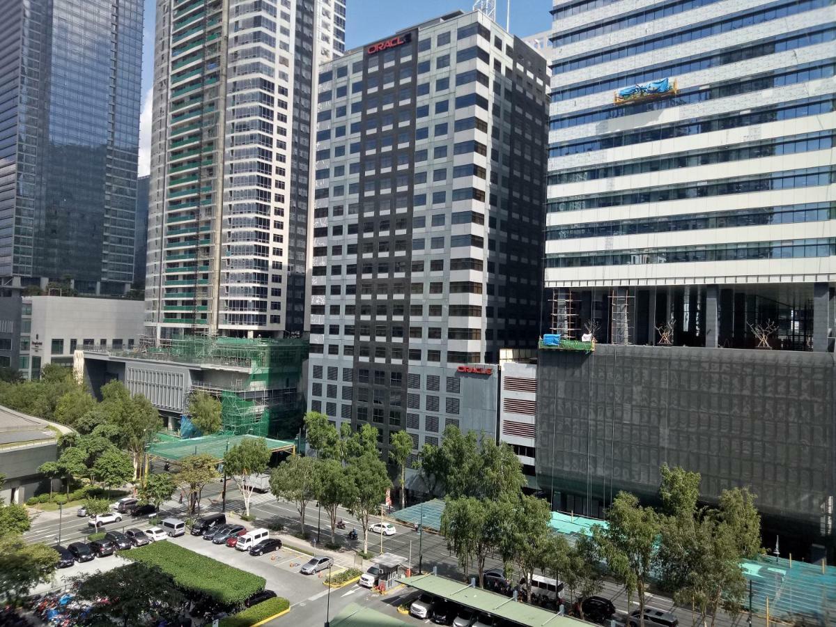 Forbes Area Bgc Taguig Manila Apartment Exterior photo