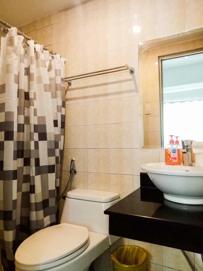 Forbes Area Bgc Taguig Manila Apartment Exterior photo