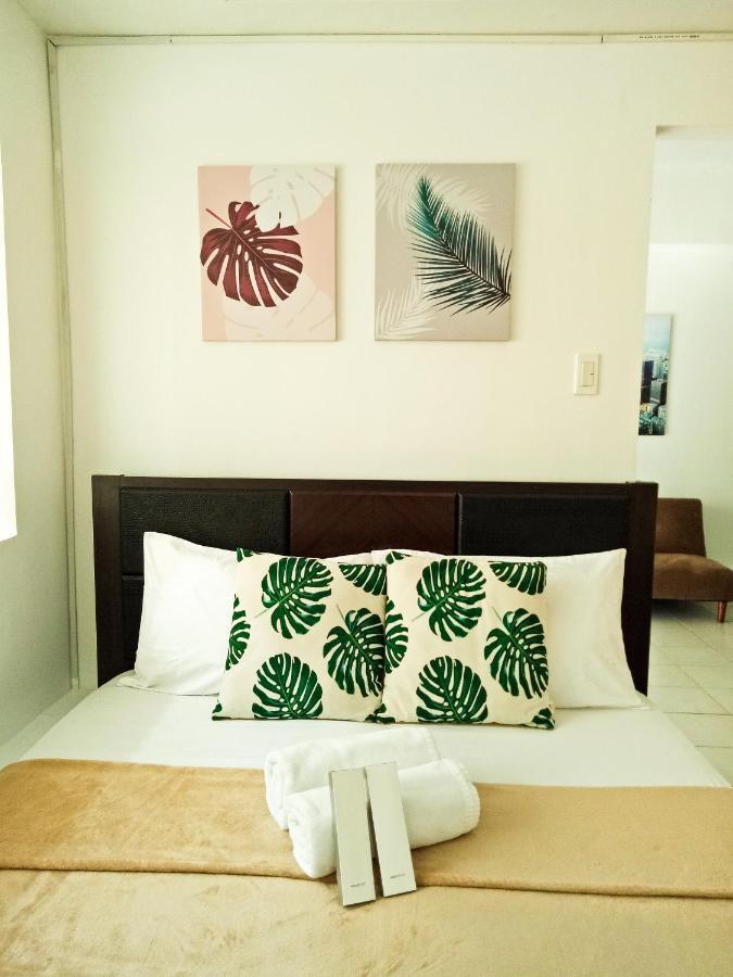 Forbes Area Bgc Taguig Manila Apartment Exterior photo