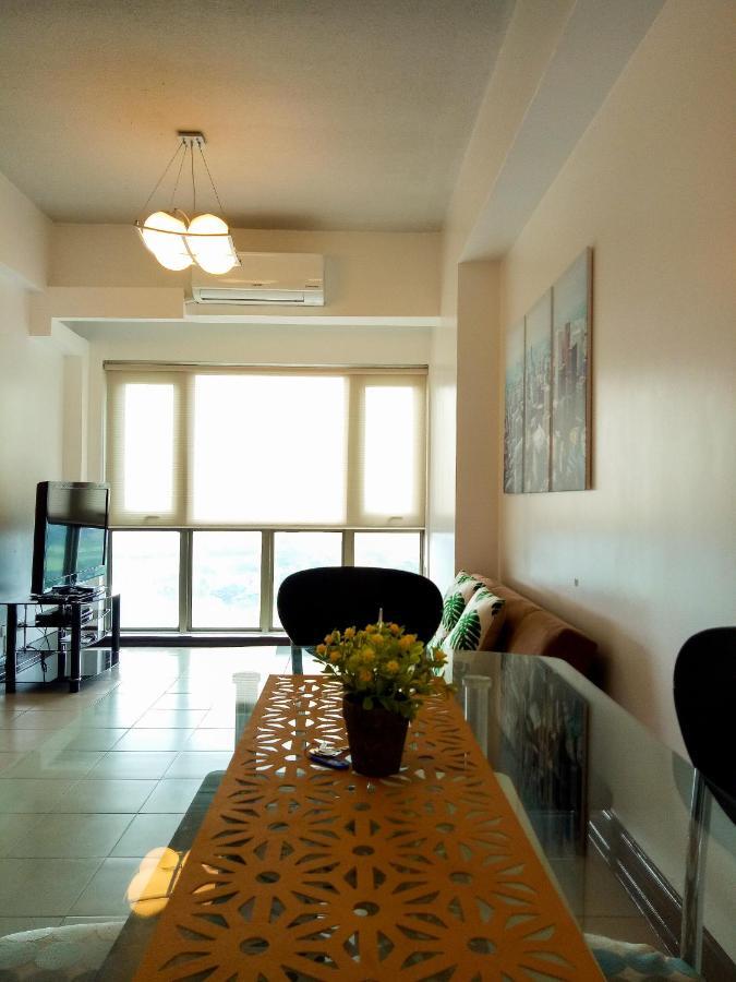 Forbes Area Bgc Taguig Manila Apartment Exterior photo