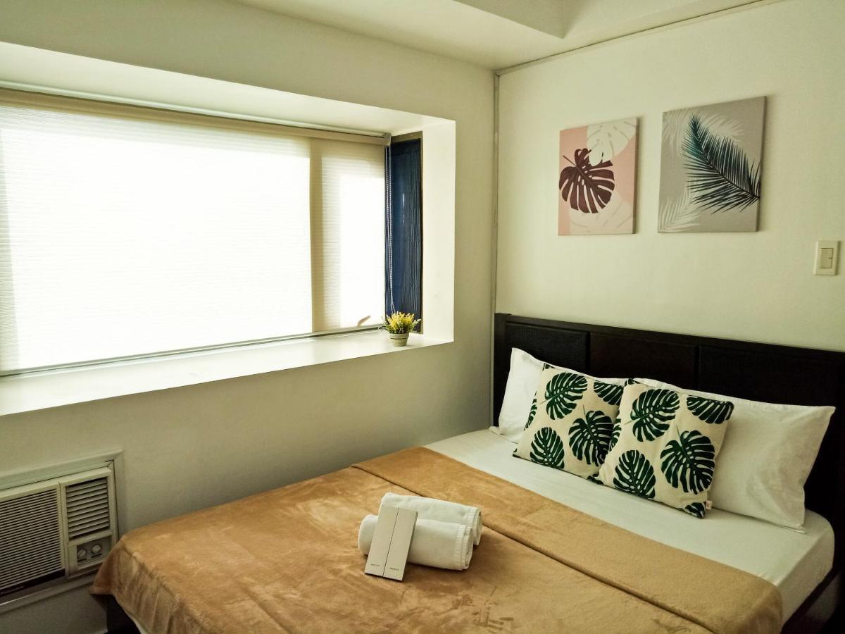 Forbes Area Bgc Taguig Manila Apartment Exterior photo