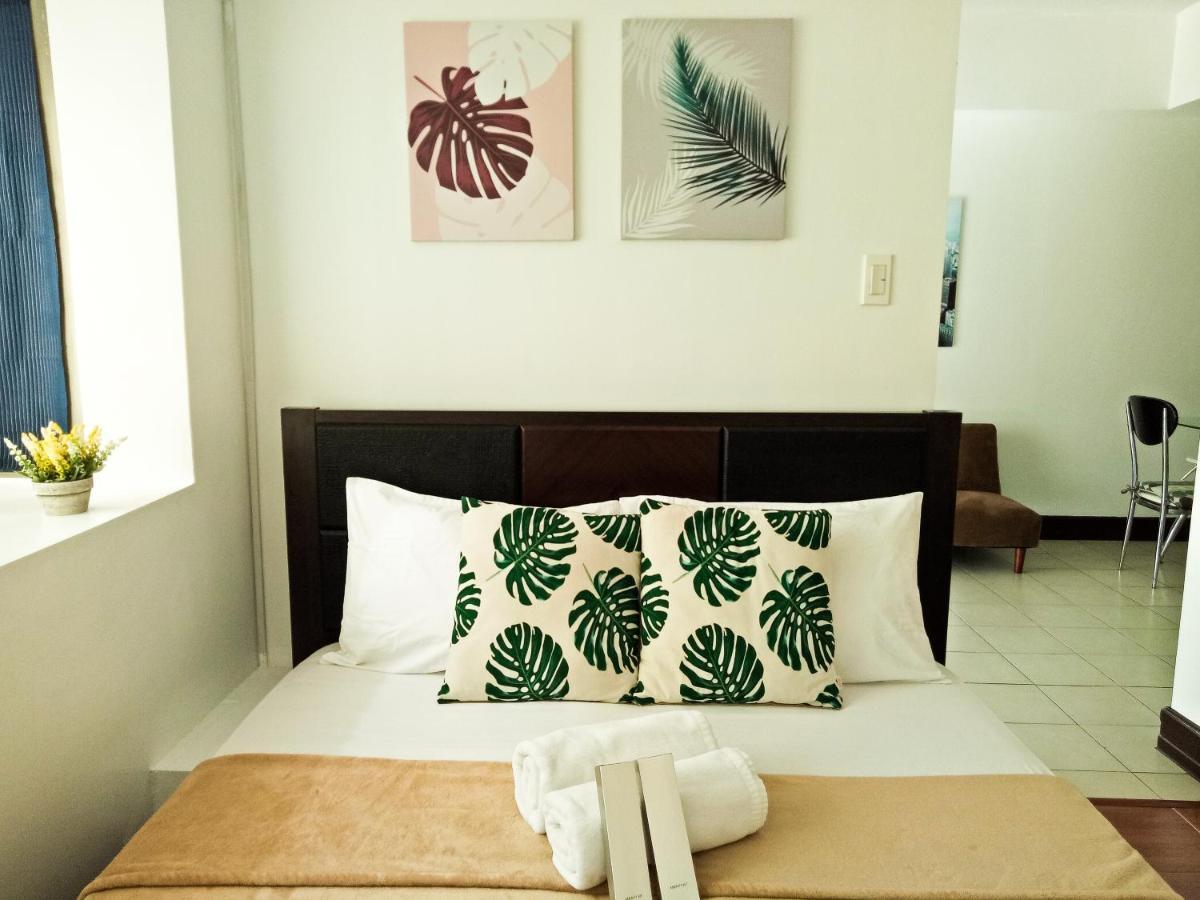 Forbes Area Bgc Taguig Manila Apartment Exterior photo