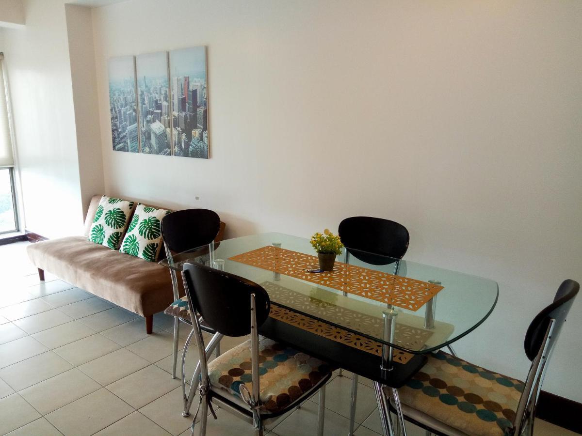 Forbes Area Bgc Taguig Manila Apartment Exterior photo