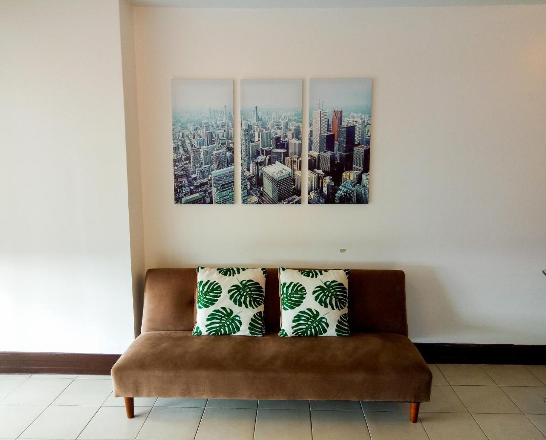 Forbes Area Bgc Taguig Manila Apartment Exterior photo